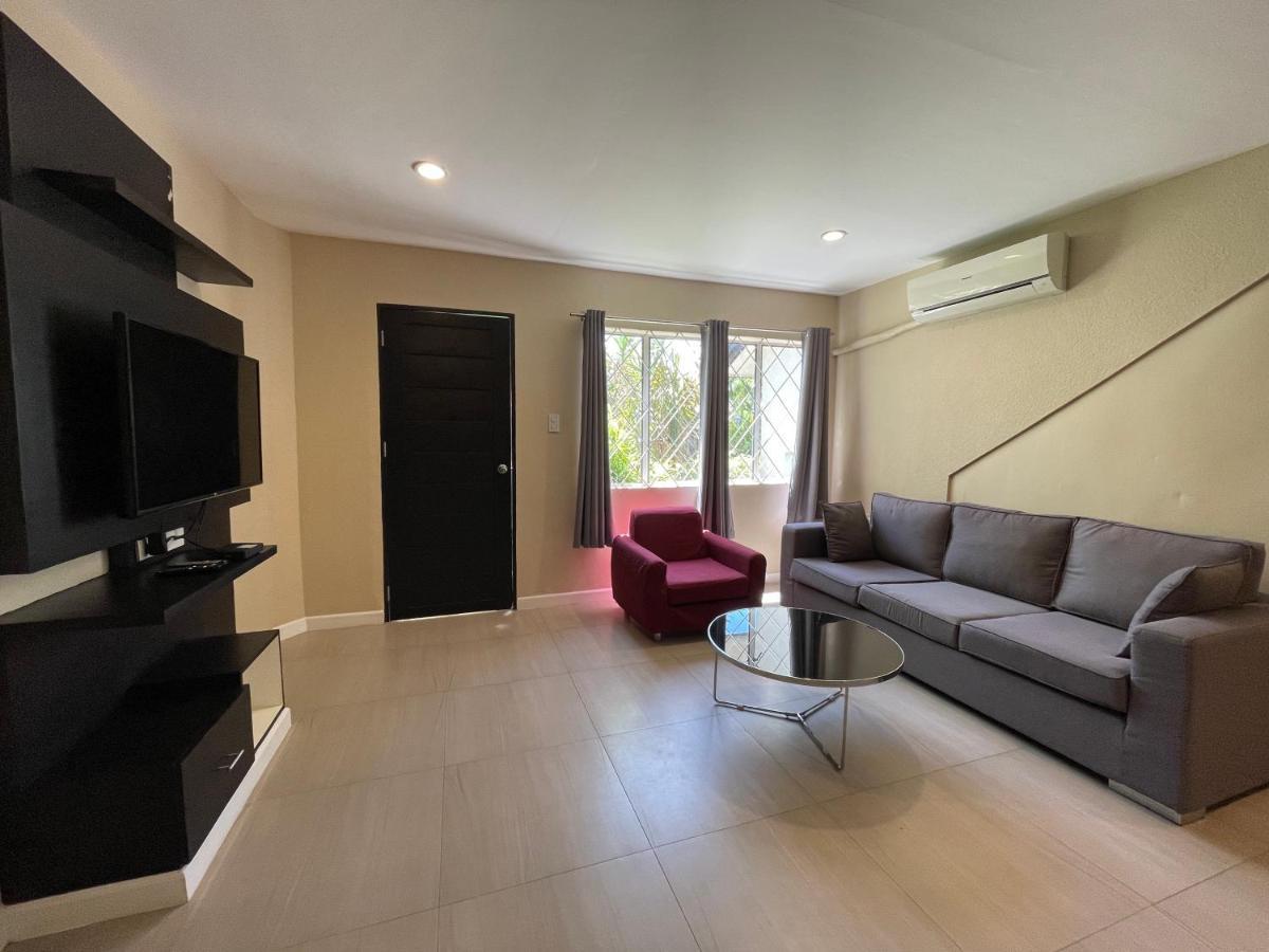 Готель Red Knight Gardens Davao Екстер'єр фото