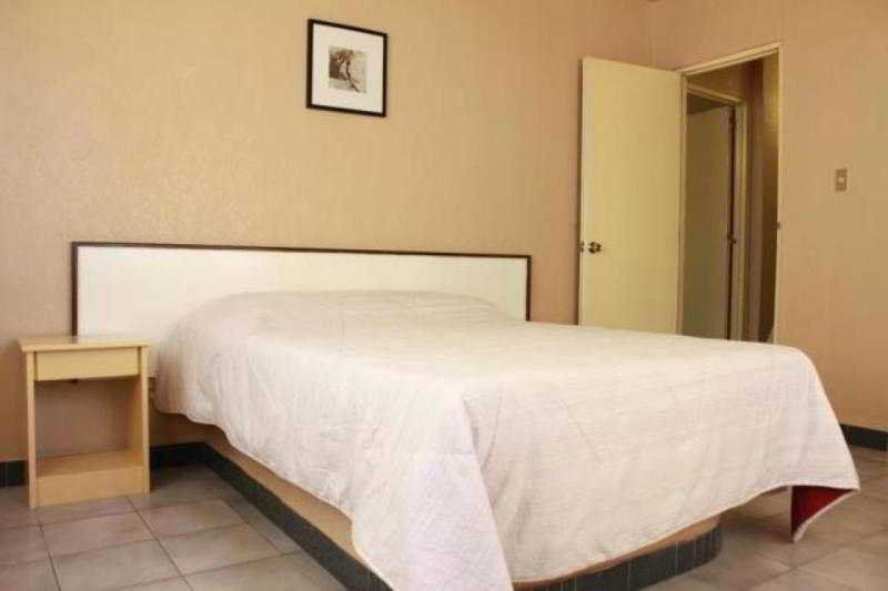Готель Red Knight Gardens Davao Екстер'єр фото