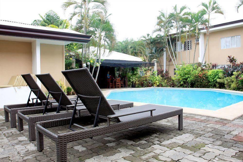 Готель Red Knight Gardens Davao Екстер'єр фото