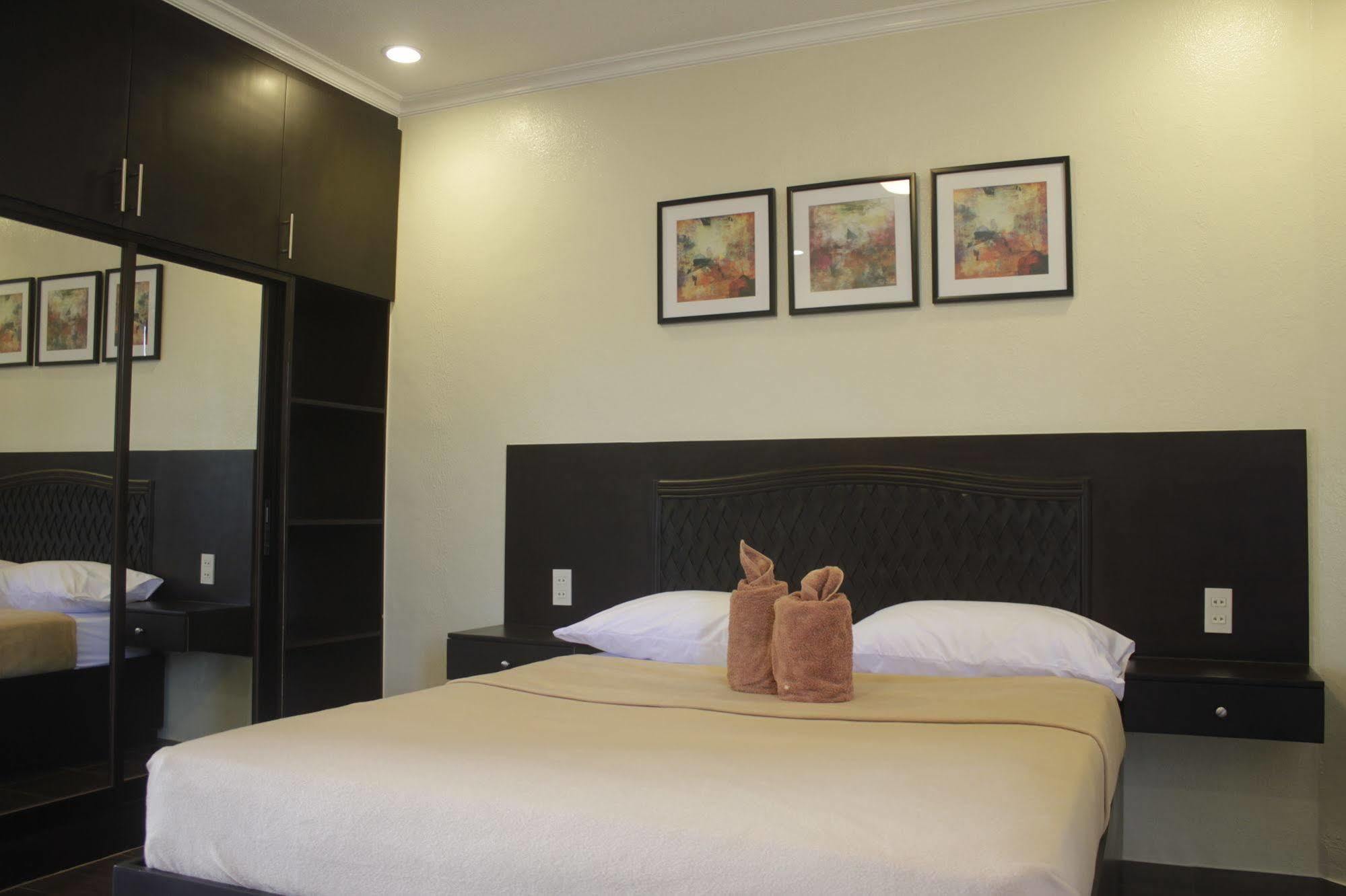 Готель Red Knight Gardens Davao Екстер'єр фото