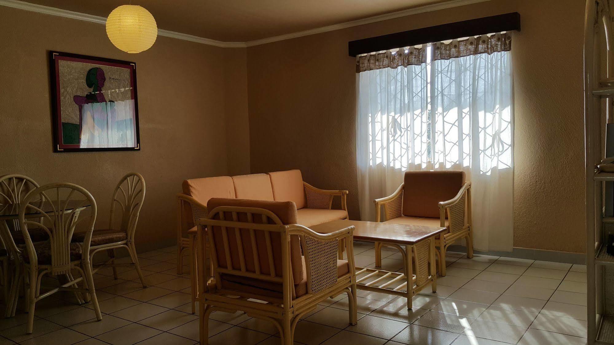Готель Red Knight Gardens Davao Екстер'єр фото