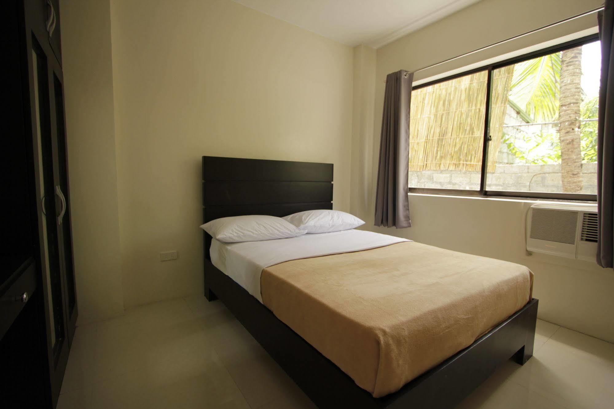Готель Red Knight Gardens Davao Екстер'єр фото